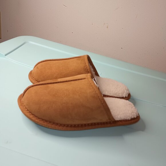 NWOT Cat & Jack™ Kids' Ellis Faux Suede Scuff Slippers Small 13/1 - Picture 2 of 5